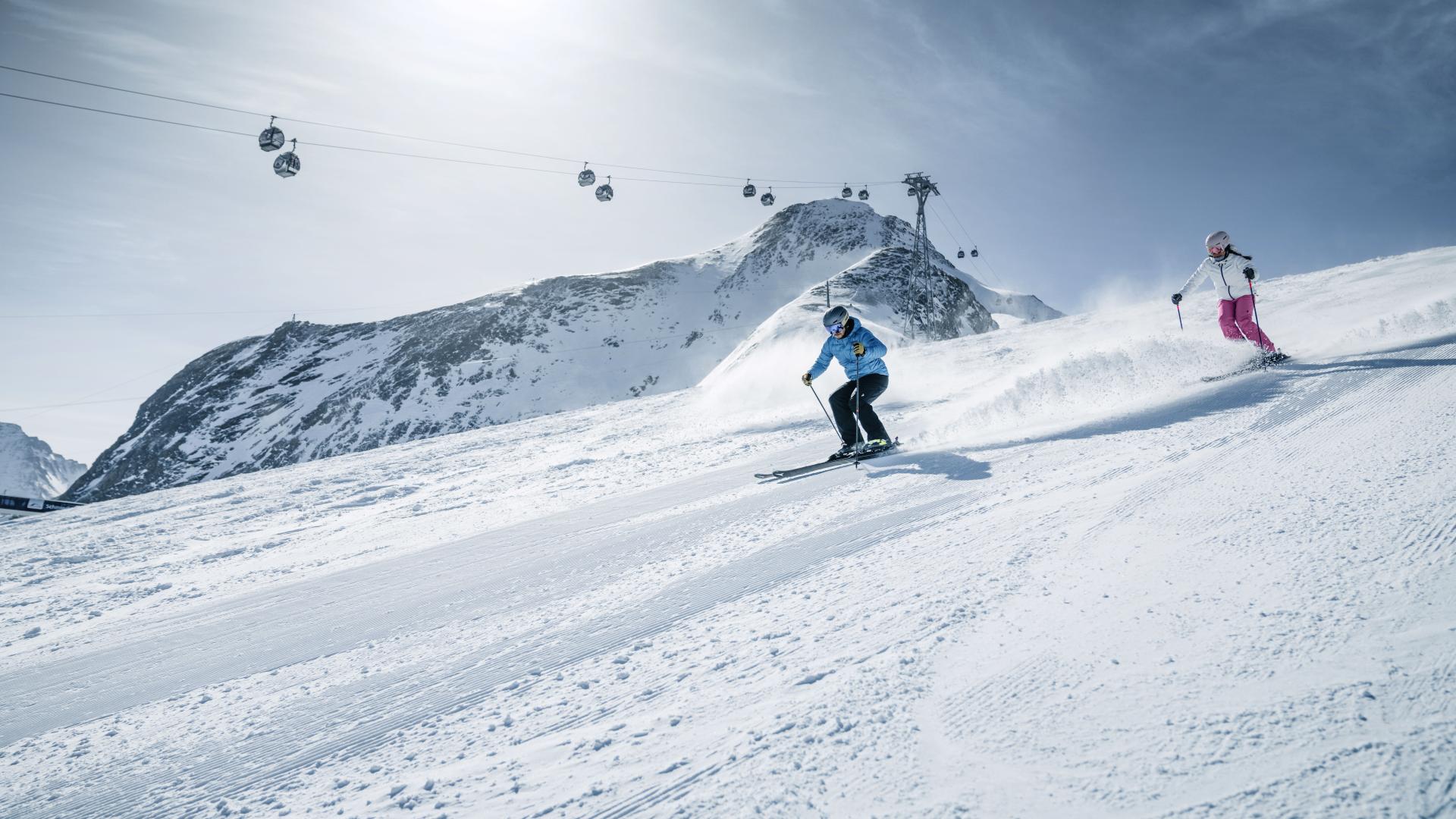 2623-winter-kitzsteinhorn-piste-paar3-amiamo-kinderhotel-2023-01-26