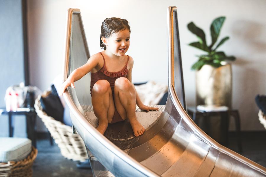 Indoor mit kleiner Rutsche