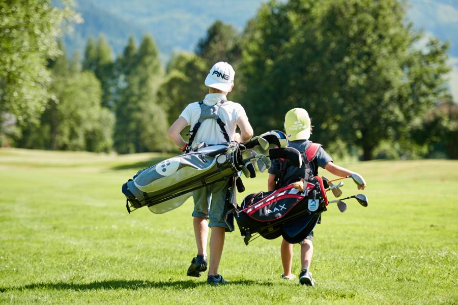 6409-golf-kinder-golfbags-amiamo-kinderhotel-2015-07-01-ORG 6409-golf-kinder-golfbags-amiamo-kinderhotel-2015-07-01-ORG